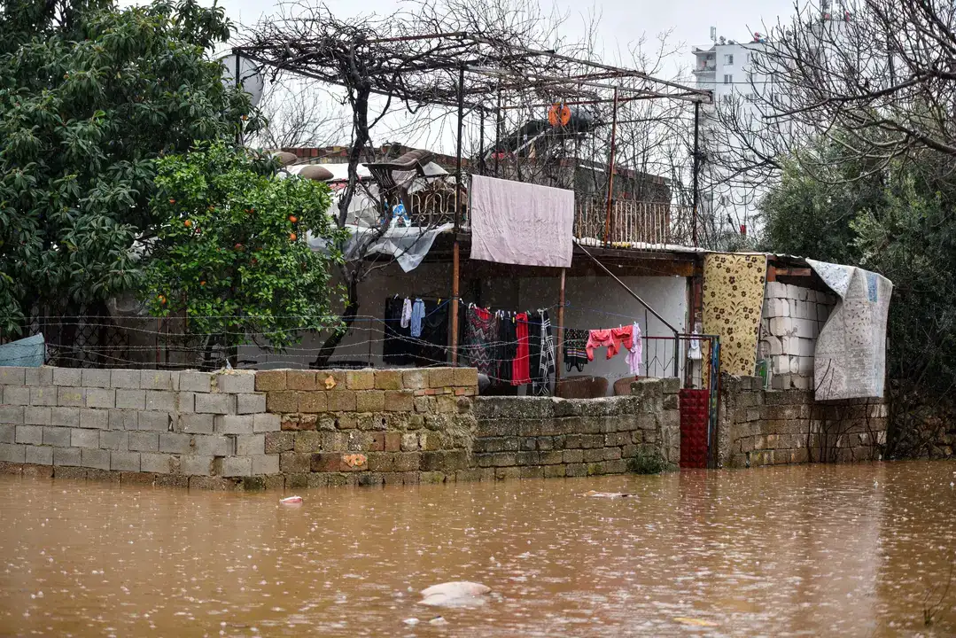 Antalya'da 40 Günlük Yağmur 4 Saatte Yağıyor! 10